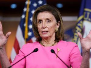 Nancy Pelosi dice que es “pecaminoso” limitar el aborto a las mujeres