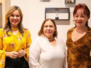 Elizabeth Fondeur, Mirna Pimentel y Nelly.