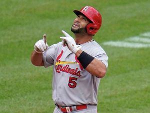 Albert Pujols llega a 697 jonrones en triunfo de Cardinales sobre Piratas