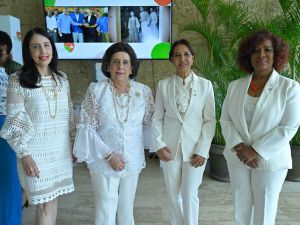 Laura Díaz, Lucita de Díaz, Fiona Almonte de Domínguez y Nurys Veras.