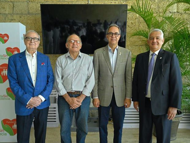 Luis Sánchez Noble, Tino Deon, José Mármol y José Manuel Hernández Peguero.