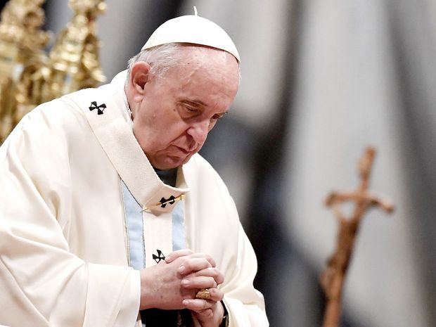 El papa, afligido por las víctimas y destrozos causados por el huracán Fiona
