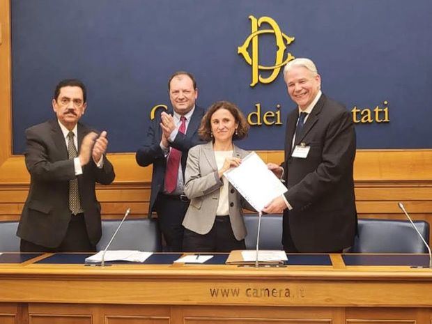 Tony Raful, Embajador de la República Dominicana, Gianni Lattanzio, Secretario General Instituto de Cooperación Exterior, Raffaella Campaner Vicerrectora Universidad de Bolonia y Jorge Marte, director médico de CEDIMAT.