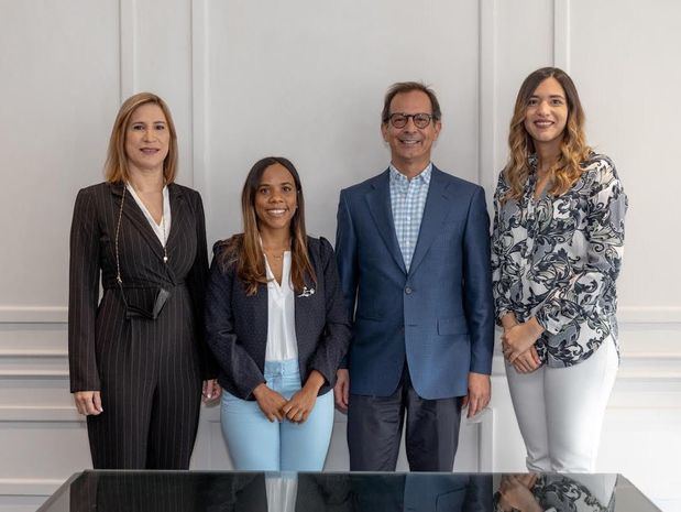 Francis Lora, Marjholie Montero, Santiago Camarena y Aurora Viñas.