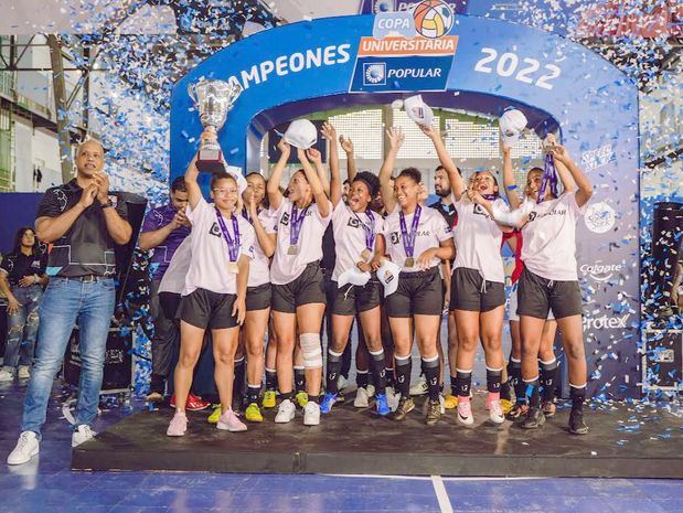 El equipo de la universidad O&M resultó ganador en la categoría femenina de fútbol sala. 