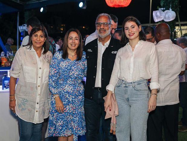 Mireya de Núñez, Katiusca Navarro, Ezequiel Molina y Lisa Núñez.