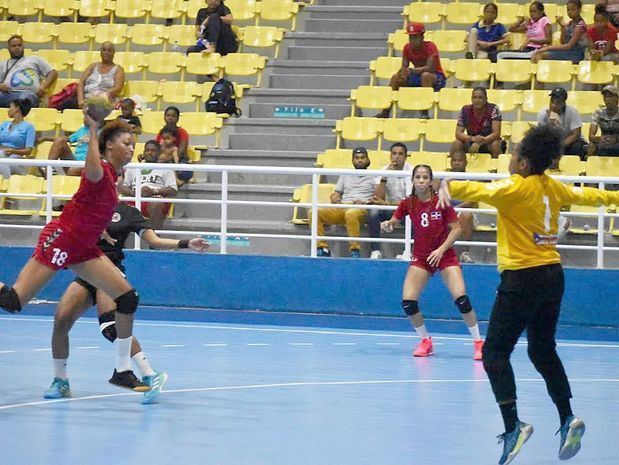 Selección femenina vence a Puerto Rico en clasificatorio balonmano.