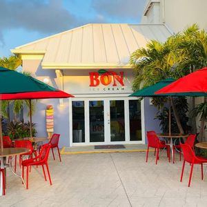 La nueva sucursal de Helados Bon en el puerto de cruceros Gran Turca, en la isla Turca y Caicos.