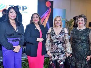 Pasada presidenta FEM, Sulin Lantigua de Glass, Luisa Maria de Aquino, Rommy Grullon y Verónica Sención.