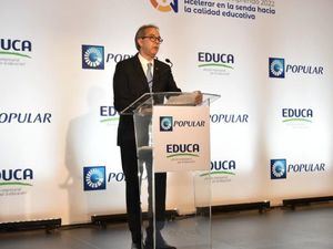 El señor José Mármol, vicepresidente ejecutivo de Comunicaciones Corporativas, Reputación y Banca Responsable de Grupo Popular, destacó el apoyo constante del Banco Popular Dominicano a la educación del país y a EDUCA.