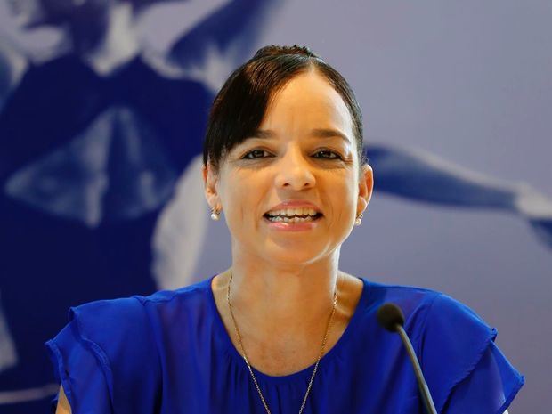 La directora del Ballet Nacional de Cuba (BNC), Viengsay Valdés, habla durante una conferencia de prensa hoy en La Habana, Cuba.