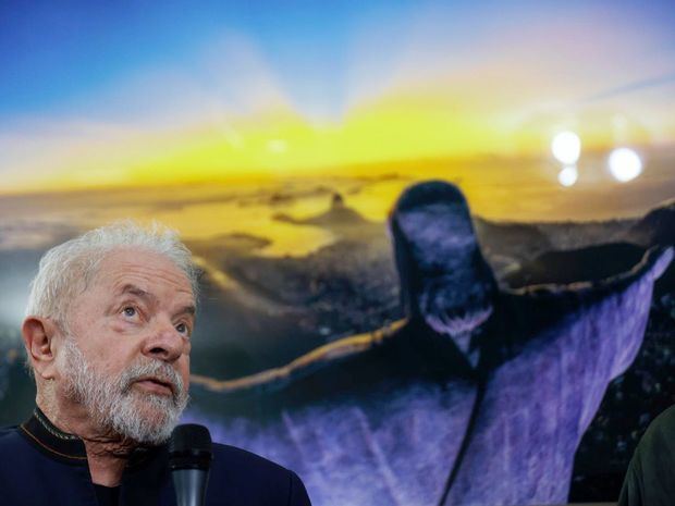 El exmandatario y candidato presidencial brasileño Luiz Inácio Lula da Silva participa hoy en un evento por el día de San Francisco de Asís hoy, en Sao Paulo, Brasil.
