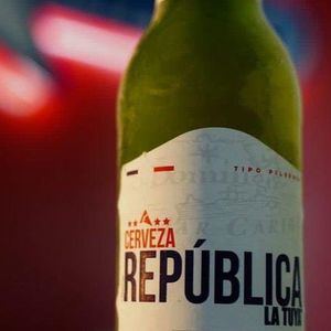 Cerveza República La Tuya versión botella.