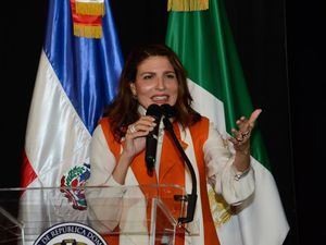 La embajadora de la República Dominicana en México, señora María Isabel Castillo Báez.