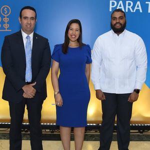 Hamlet Marcelino, Maria Del Carmen Gil y Amaury Ángeles.