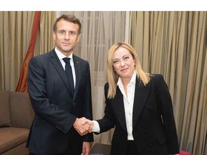 Meloni y Macron abogan por colaborar ante 