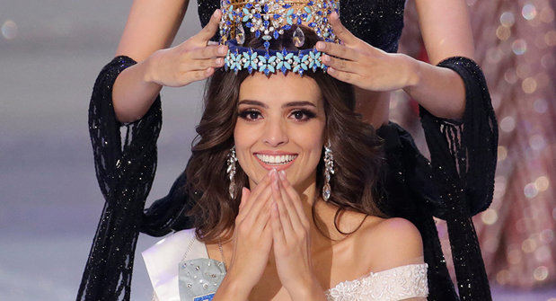 Miss México se ganó el corazón del jurado con su hermosa sonrisa y el vestido de marfil con hombros descubiertos y detalles adornados con plata fina. 