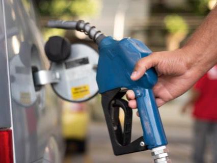 Gobierno mantiene precio de todos los combustibles.