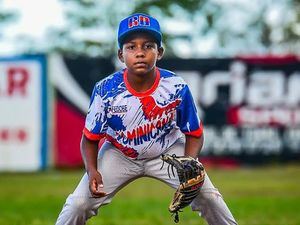 Eduardo Yapor Jr ex campeón nacional de motocross escogido selección U-10 béisbol RD