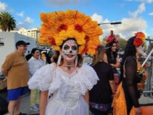 Miami se llena de esqueletos, catrinas y mariachis por el Día de Muertos