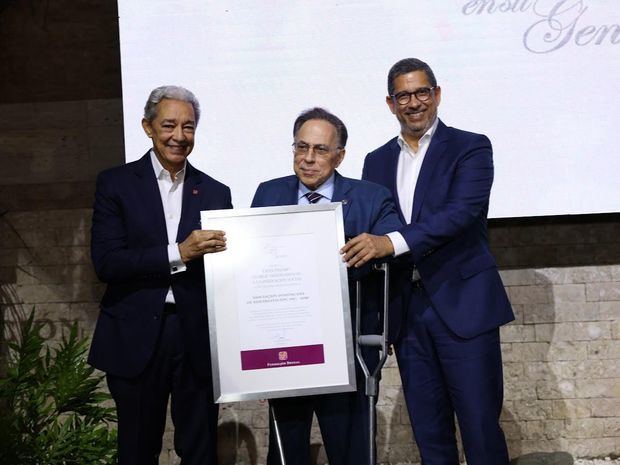 Luis Concepción, presidente de Fundación Brugal, Celso Marranzini,  presidente de la Asociación Dominicana de Rehabilitación y Augusto Ramirez, presidente de Casa Brugal