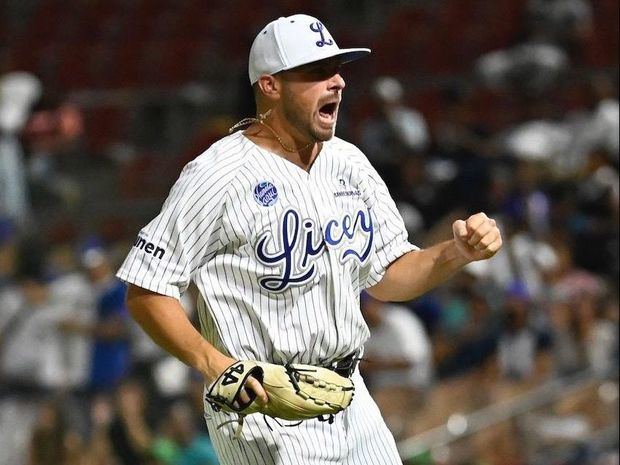 Licey festeja con blanqueada a Estrellas.