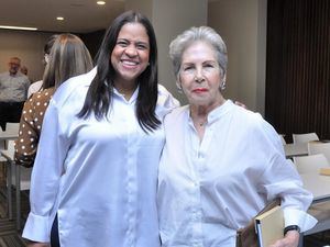 Deyanira Campusano de Luna y Lisette Vega de Pulsell.
