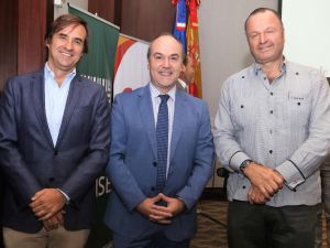 Pablo de Goyeneche, Iván Campos y Gustavo de Hostos.