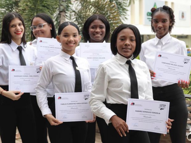 Jóvenes graduadas en hostelería.