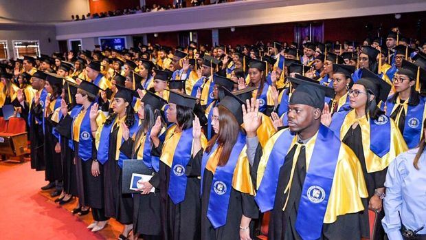 Unibe celebra Quincuagésimo Cuarta Graduación.