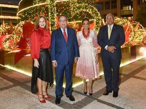 Banco Central enciende su árbol de Navidad