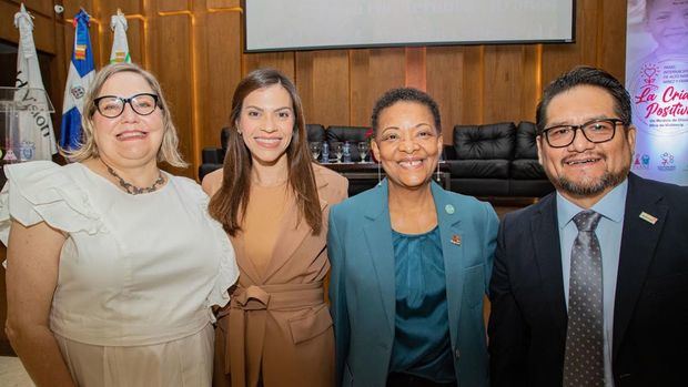 Anna Grellert, Eileen Glass, Joselyn Rivera y Juan Carlo Ramirez.