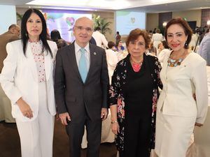 Ana Cristina Martínez, Mauricio Ramírez Villegas, Miriam de Grateraux y Rosa María Nadal.
 
