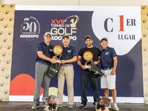 Fulvio Castellanos y Mario Koury obtienen premios por primer lugar categoría C.