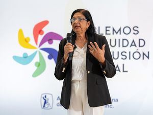 Guadalupe Moll, panelistas del conversatorio “Hablemos de equidad e inclusión laboral” de la ADR.
