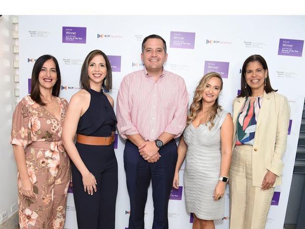 Ana Patricia Mejía, Angelina Burgos, José Mallen, Cristina Bermúdez y Pilar Duverge. 