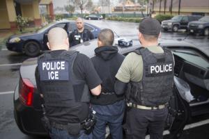 EE.UU. detiene a 49 inmigrantes con delitos en una redada en Filadelfia