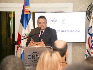 El director general de la ONDA, licenciado José Ruben Gonell Cosme se dirige a los graduandos.