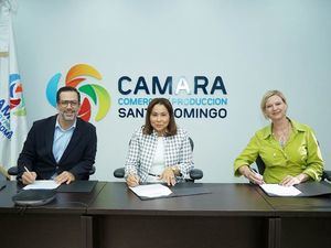 Cámara de Comercio firma carta de compromiso para obtener 