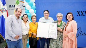 Eduardo Sanz Lovatón junto a su madre doña Zaida Lovatón de Saz y demás miembros de la familia.