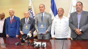 MESCyT y UNAPEC acuerdan otorgar 18 becas internacionales a periodistas dominicanos 