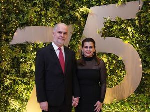 Alejandro Fernández W y Alejandra Bonetti.