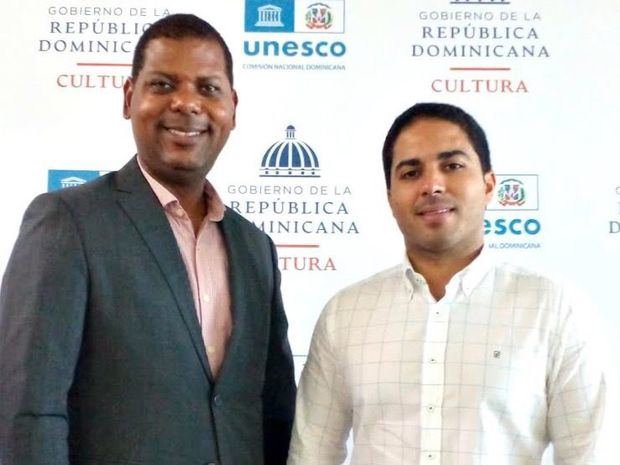 Jackson Almonte de la Fundación SM, junto a Jesús Paniagua representante de la Oficina de la Unesco en la RD