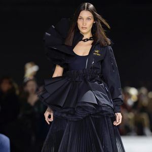 El vestido "spray" de Bella Hadid y los momentos míticos de la moda en 2022
 

 