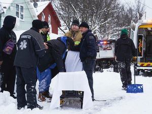 El número de muertos en el oeste de Nueva York por la tormenta sube a 37