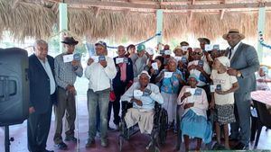 CONAPE celebra la Navidad con adultos mayores en los centros diurnos