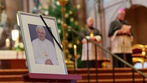 La capilla ardiente del papa emérito Benedicto XVI en el Vaticano
