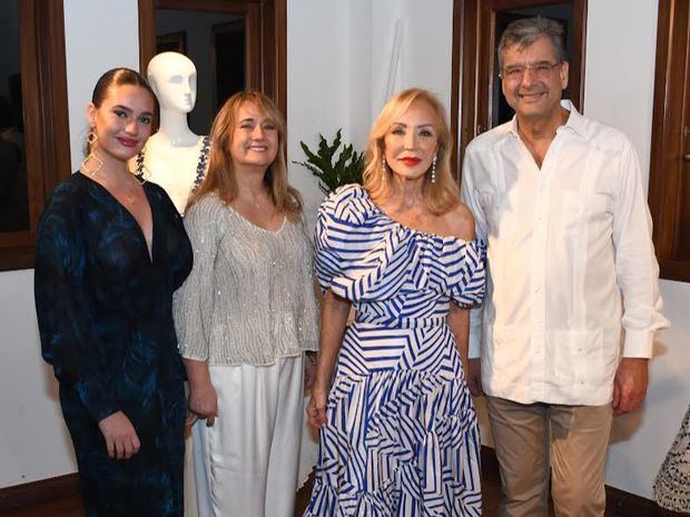 Alejandra Rodríguez, María Eugenia  de  Rodríguez   Carmen Lomana y José Antonio  Rodríguez  Copello.