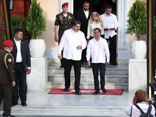 El presidente de Venezuela, Nicolás Maduro (der.), recibió este sábado a su homólogo de Colombia, Gustavo Petro, en una fotografía de archivo.