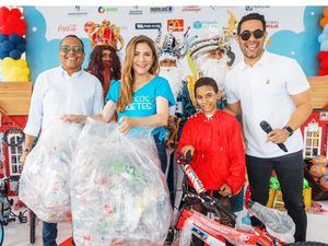 Carolina Mejía en el centro junto a la Alcaldía llevó a cabo con gran éxito el evento Plásticos por Juguetes en el más grande evento de conciencia ambiental del país.